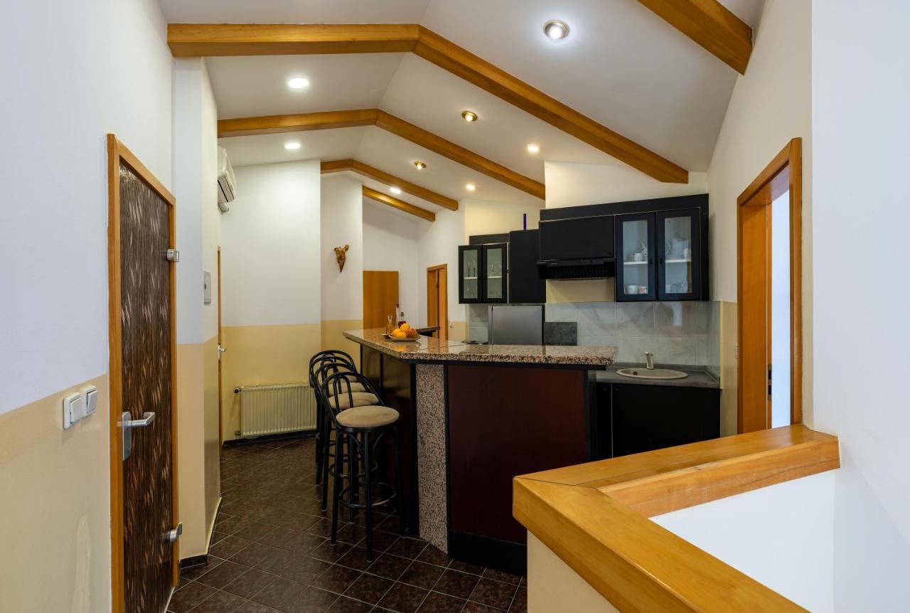Apartments Kristina ロヴィニ エクステリア 写真