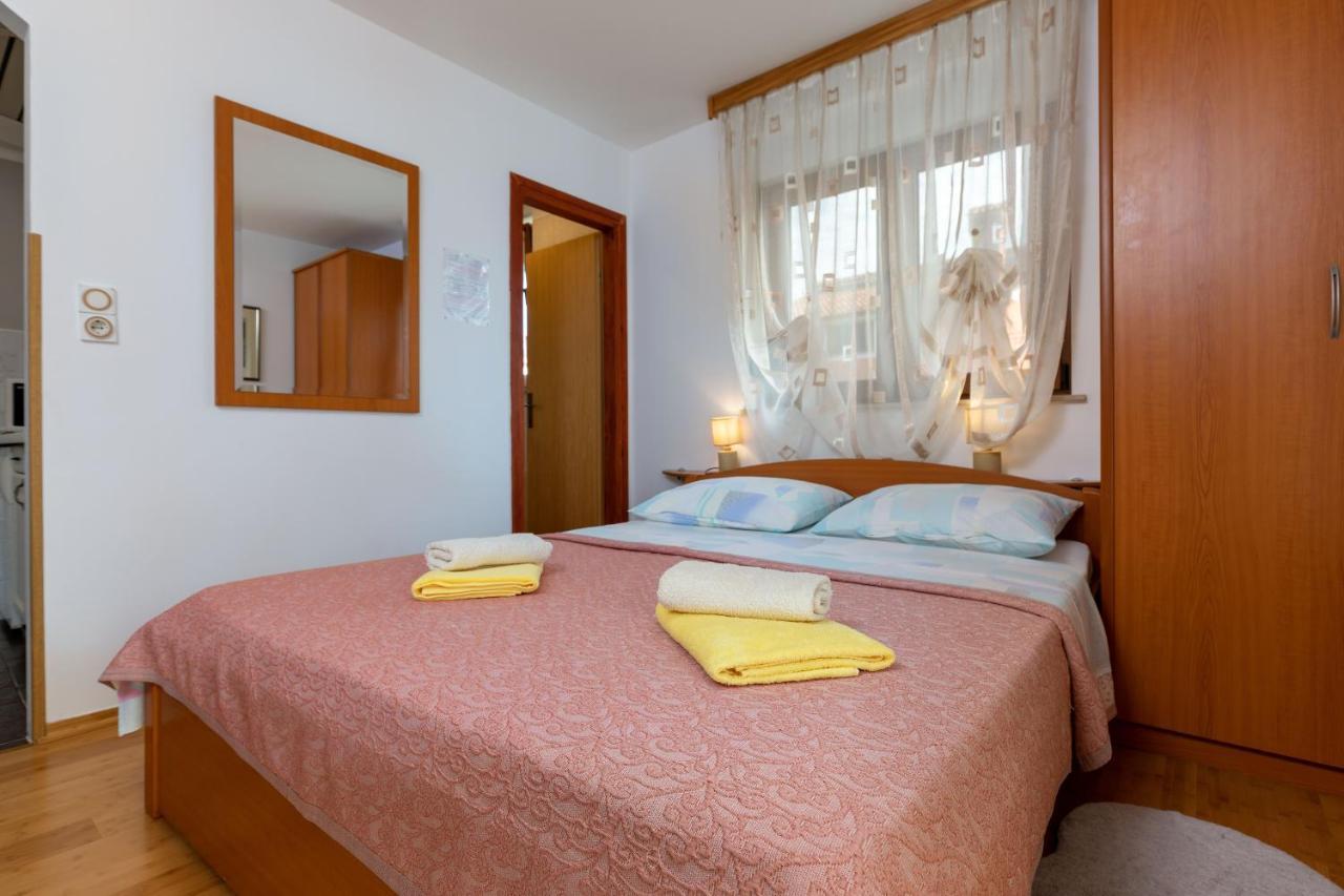 Apartments Kristina ロヴィニ エクステリア 写真