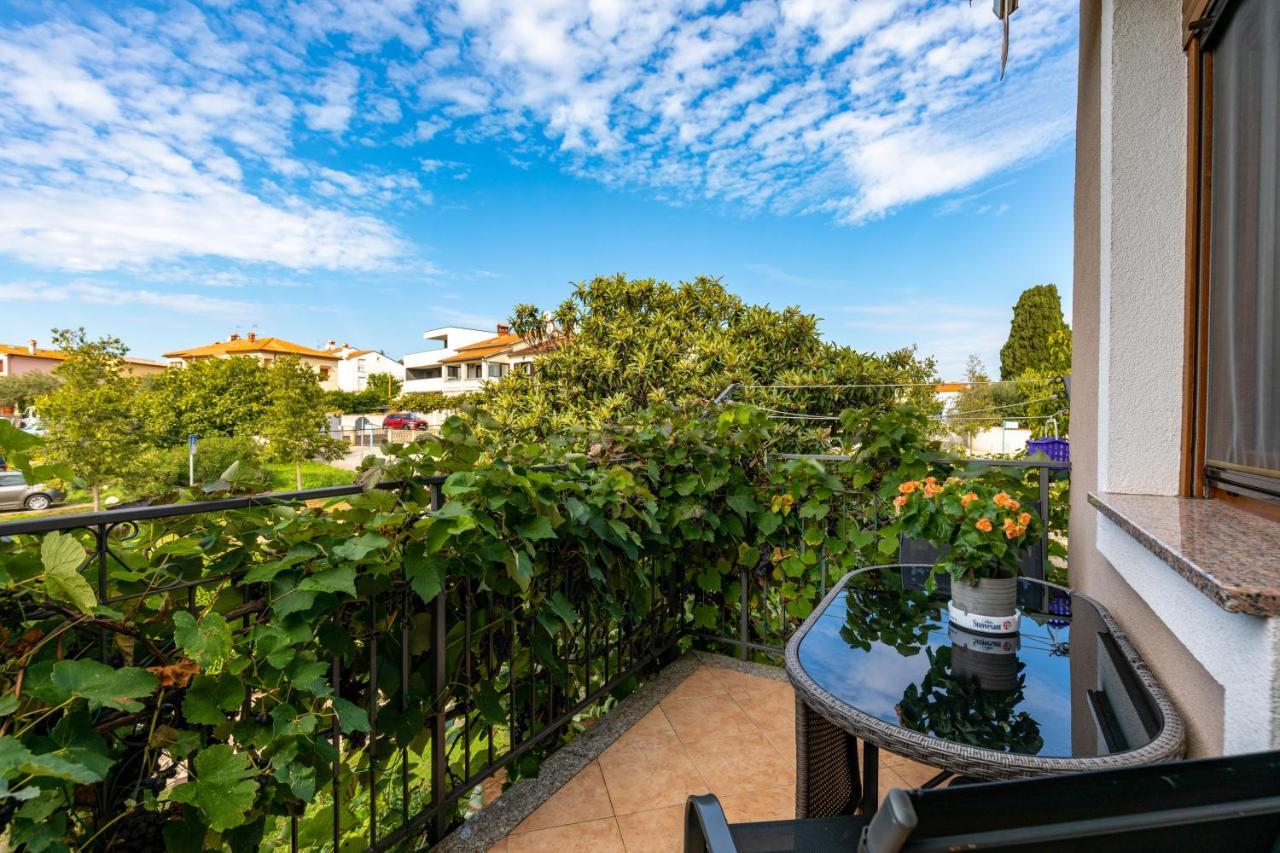 Apartments Kristina ロヴィニ エクステリア 写真
