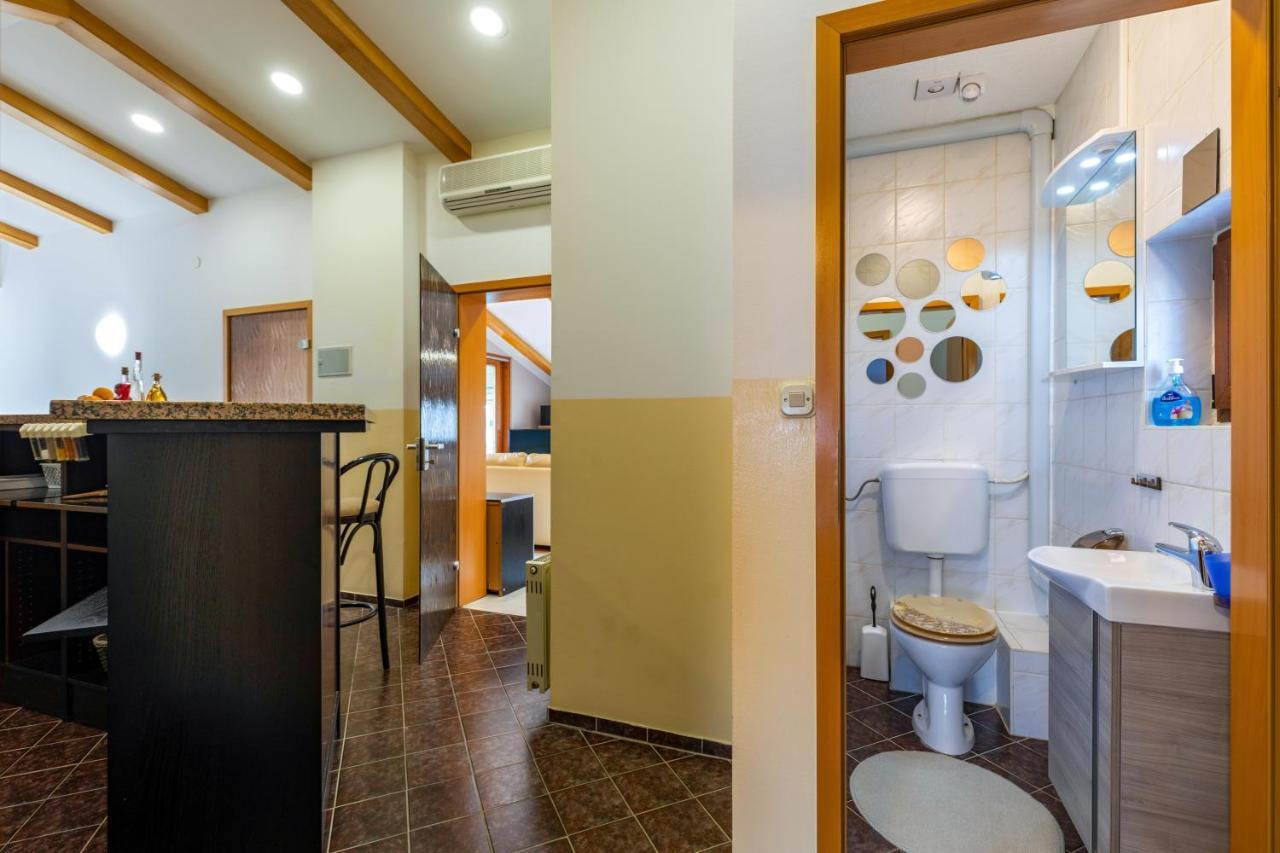 Apartments Kristina ロヴィニ エクステリア 写真