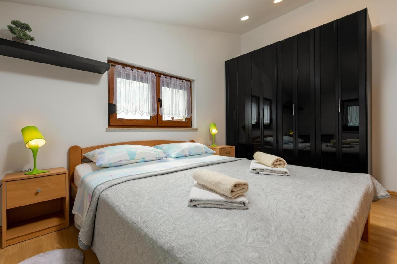 Apartments Kristina ロヴィニ エクステリア 写真