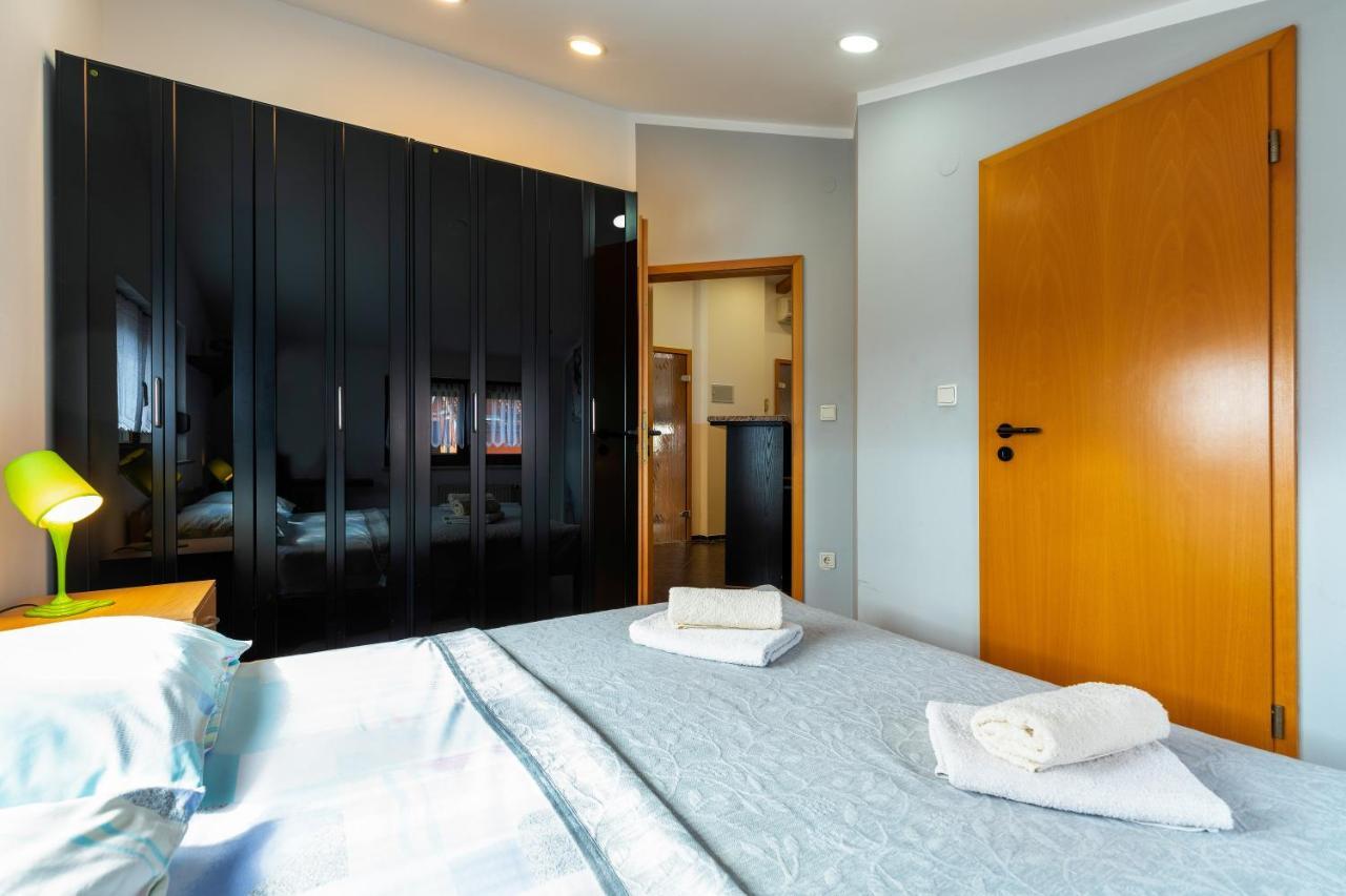 Apartments Kristina ロヴィニ エクステリア 写真