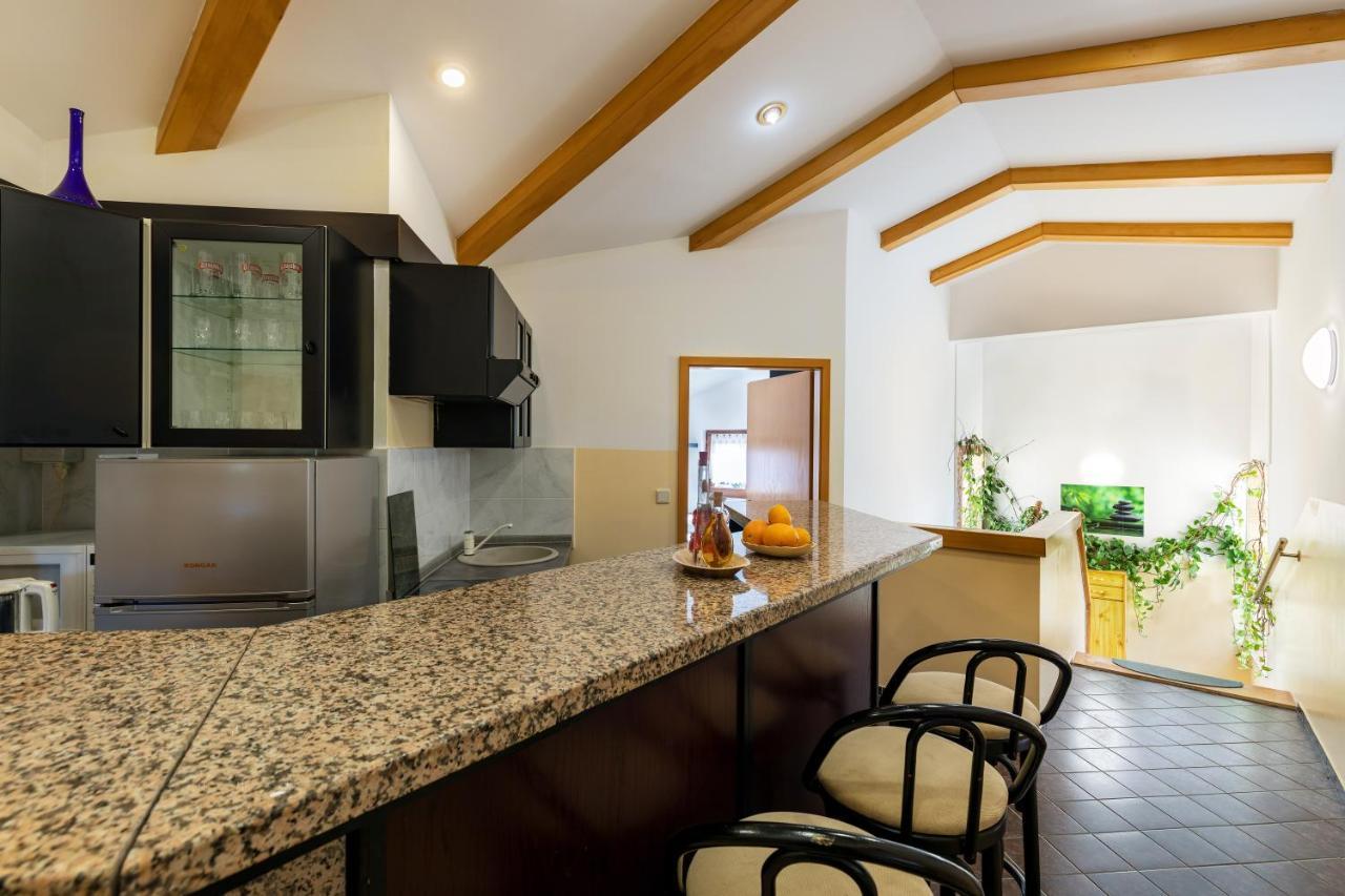 Apartments Kristina ロヴィニ エクステリア 写真