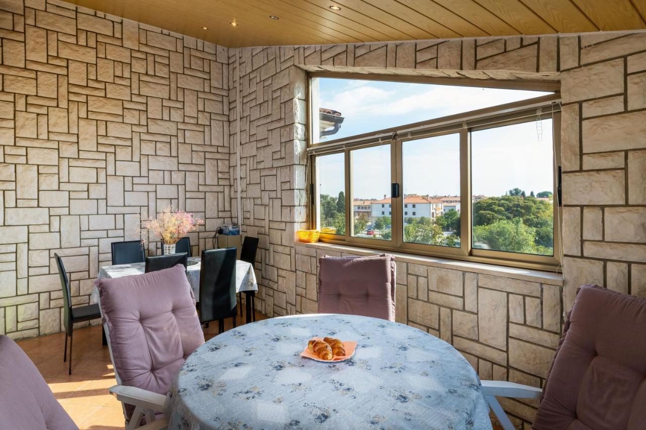 Apartments Kristina ロヴィニ エクステリア 写真