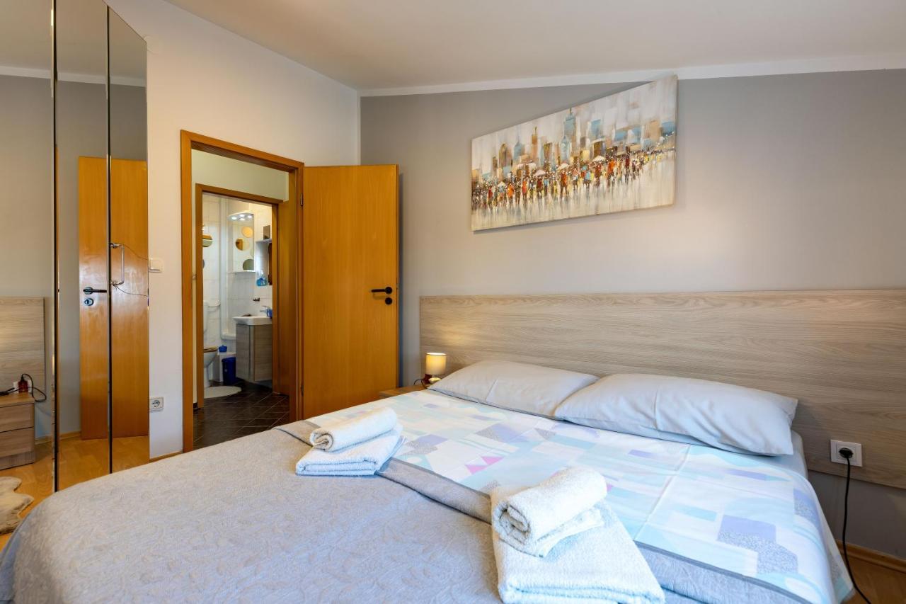 Apartments Kristina ロヴィニ エクステリア 写真