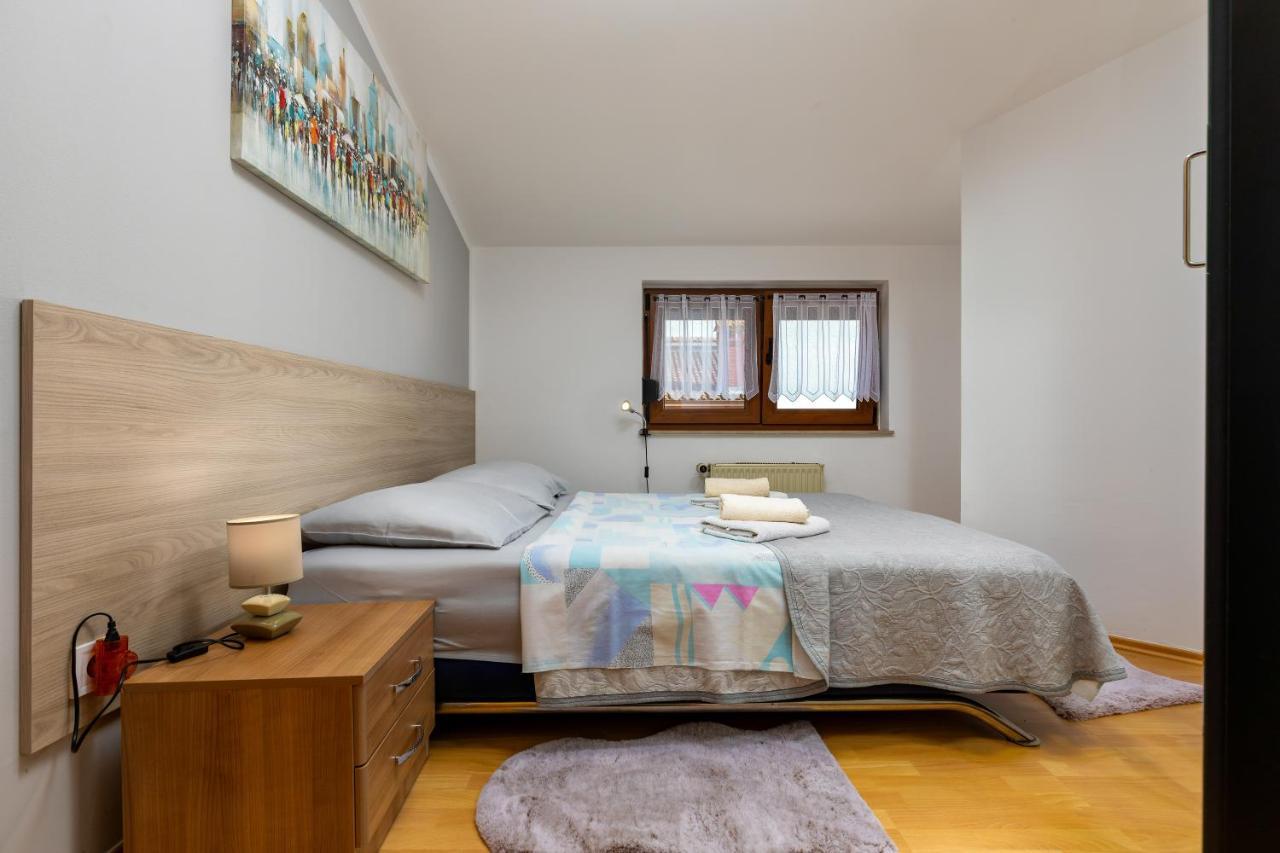Apartments Kristina ロヴィニ エクステリア 写真