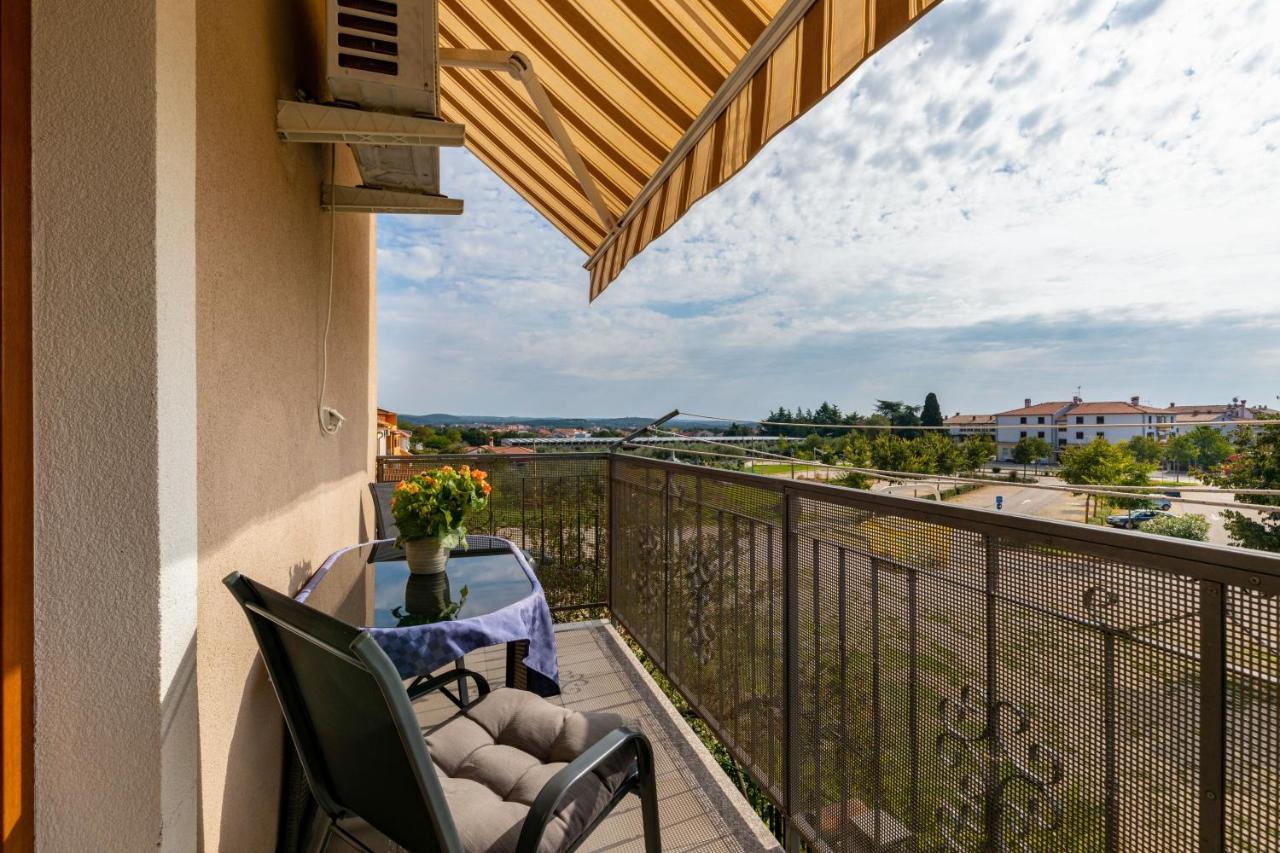 Apartments Kristina ロヴィニ エクステリア 写真
