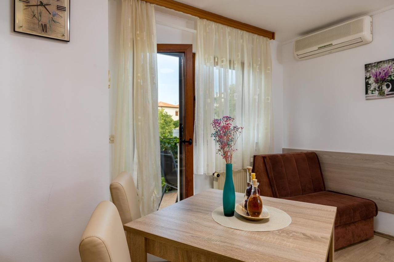 Apartments Kristina ロヴィニ エクステリア 写真