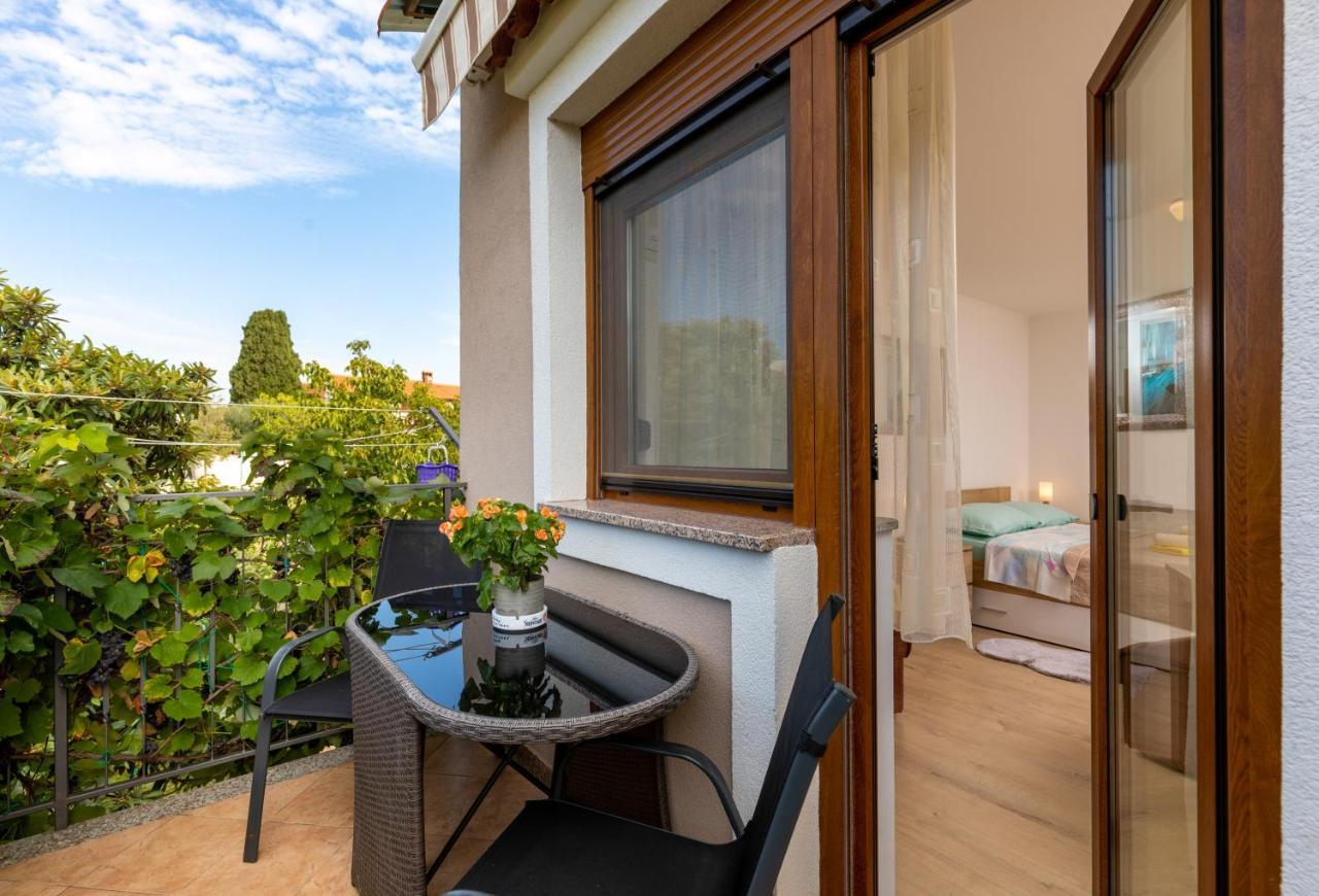 Apartments Kristina ロヴィニ エクステリア 写真