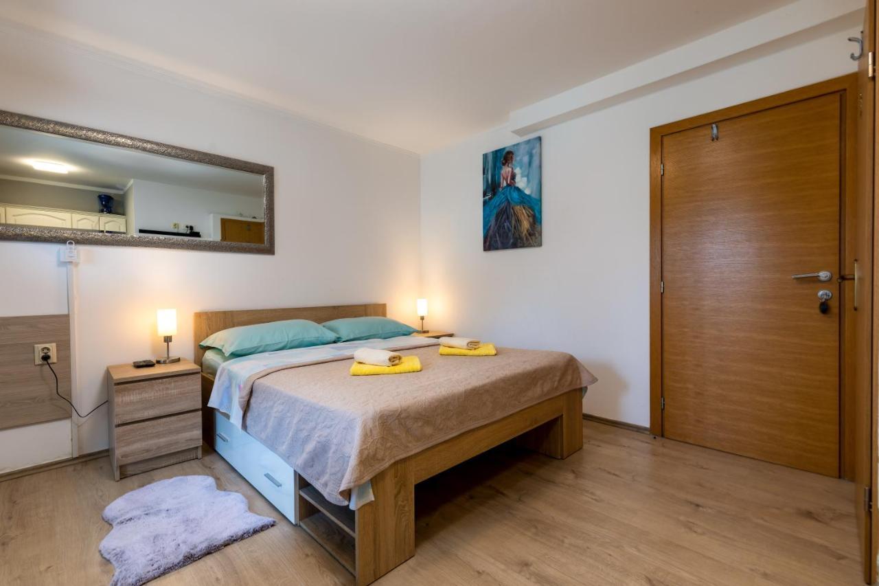 Apartments Kristina ロヴィニ エクステリア 写真