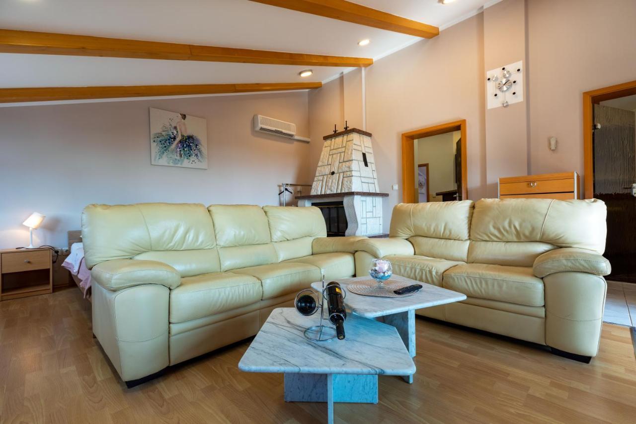 Apartments Kristina ロヴィニ エクステリア 写真
