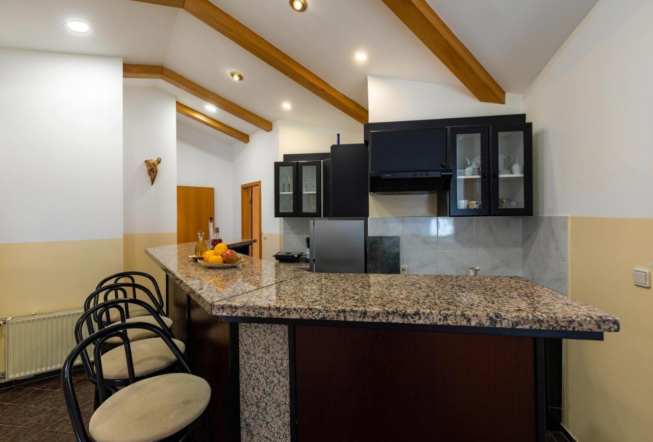 Apartments Kristina ロヴィニ エクステリア 写真